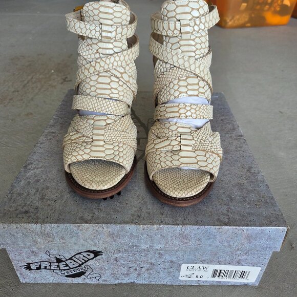*Brand New* Freebird by Steven Claw White Snake Sandal, Size 9 - Picture 3 of 9